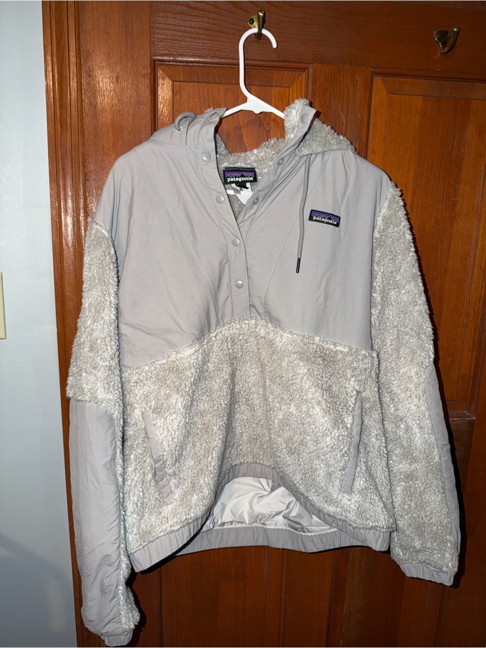 Patagonia Women's Light Gray Hooded Sherpa Pullover Jacket